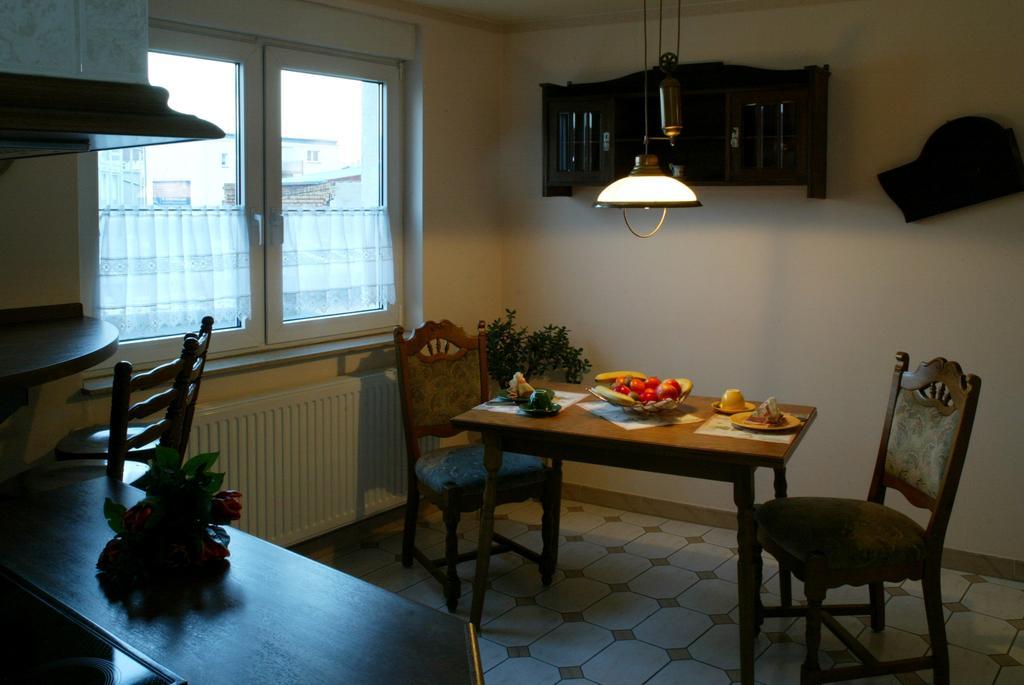 Hotel-Pension Mandy - Adults Only Зенфтенберг Стая снимка