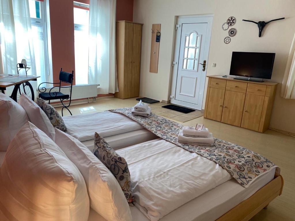 Hotel-Pension Mandy - Adults Only Зенфтенберг Екстериор снимка
